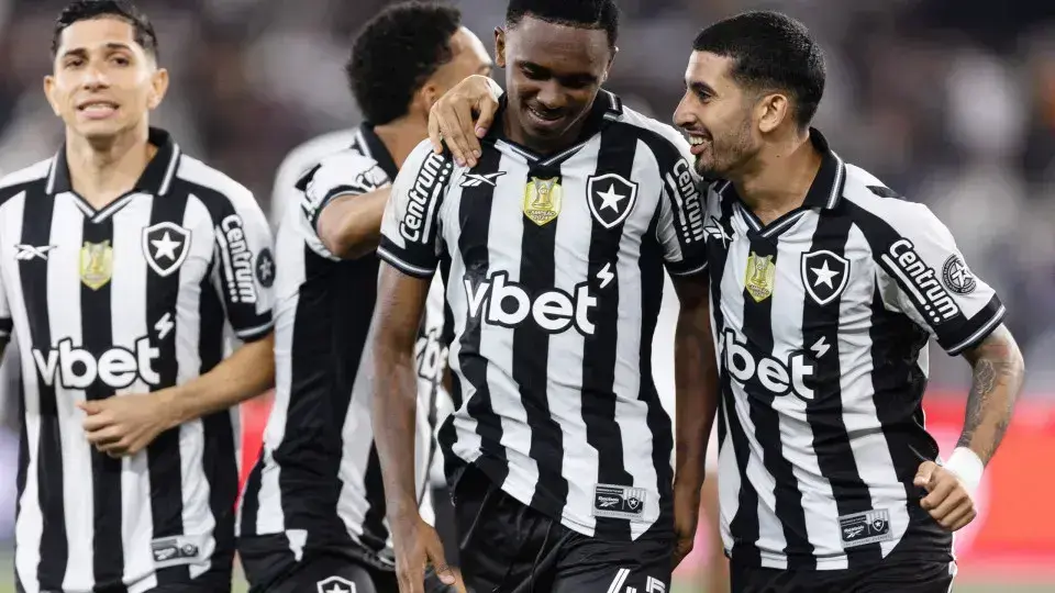 Botafogo foca no Internacional e ignora saída de Textor no Brasileirão