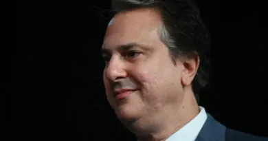 Camilo Santana supera Ciro Gomes em pesquisa para o Ceará