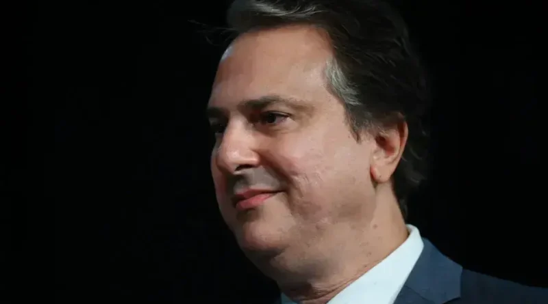 Camilo Santana supera Ciro Gomes em pesquisa para o Ceará