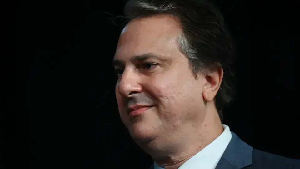 Camilo Santana supera Ciro Gomes em pesquisa para o Ceará