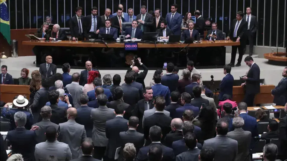 Comissão de Justiça aprova PEC da jornada de trabalho 6×1