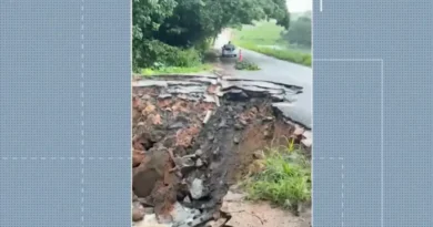Cratera abre na rodovia PB-032 após chuvas intensas na Paraíba