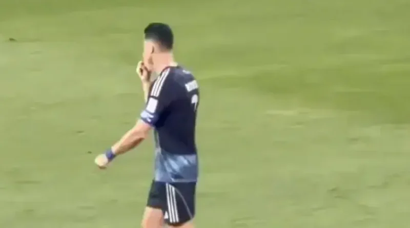 Cristiano Ronaldo reage a provocações de Messi em partida decisiva