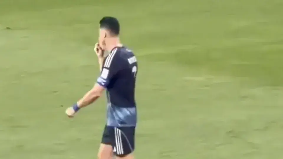 Cristiano Ronaldo reage a provocações de Messi em partida decisiva