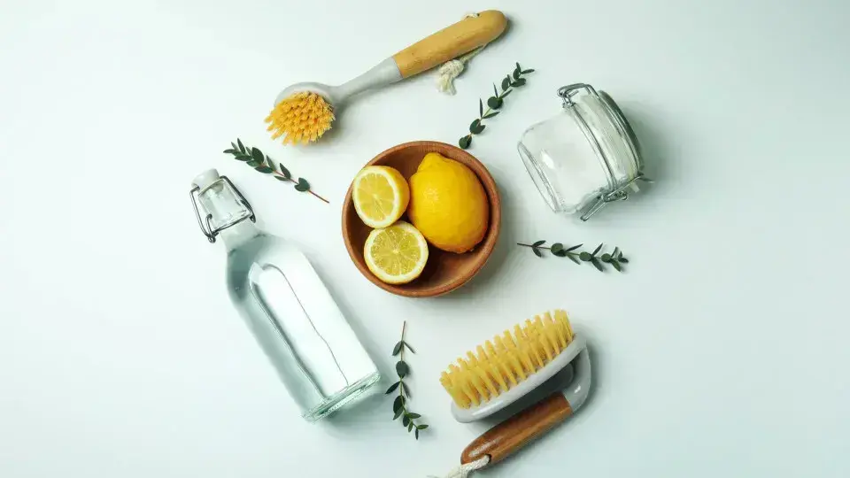 Descubra como usar o limão na limpeza da sua casa de forma natural