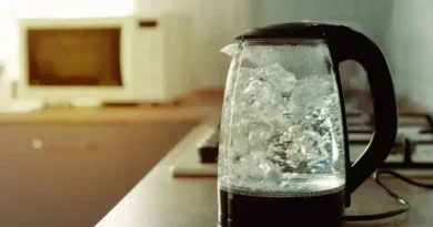 É seguro ferver a água duas vezes? Entenda os riscos e cuidados