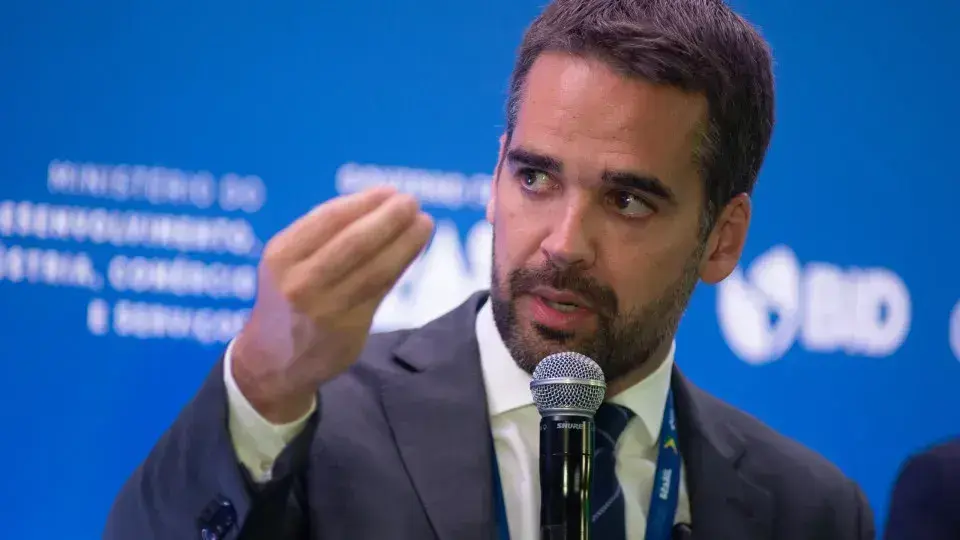 Eduardo Leite pede desculpas a Ronaldo Caiado após críticas no PSD