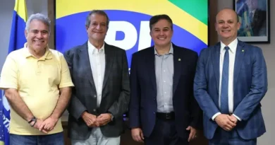 Efraim Filho assume a presidência do PL na Paraíba em Brasília