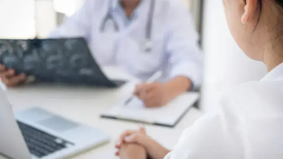 Entenda o direito de faltar para exames preventivos no trabalho