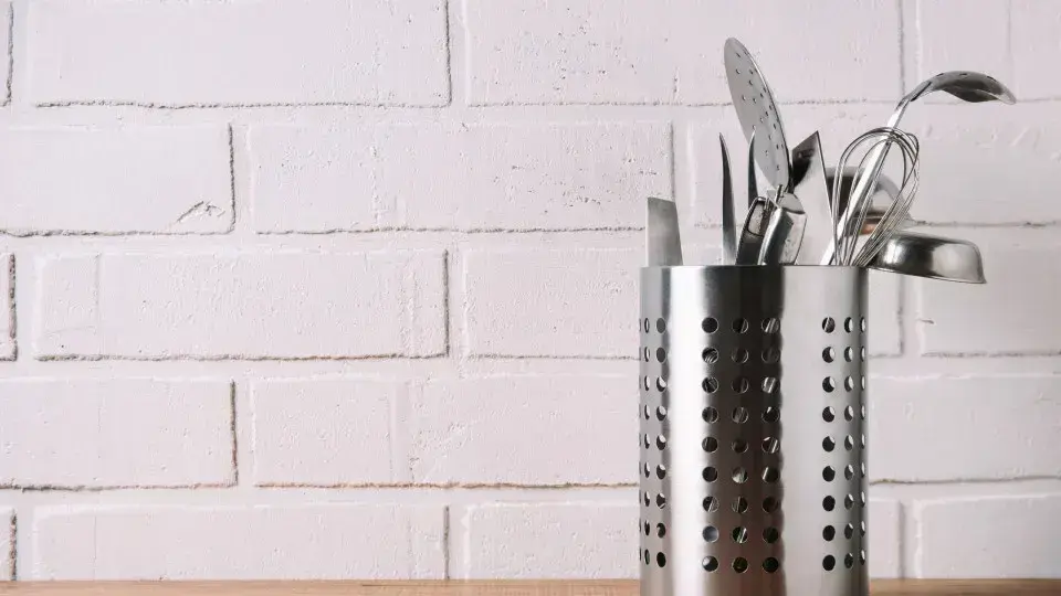 Espátula de borracha antiga: risco escondido à sua saúde na cozinha