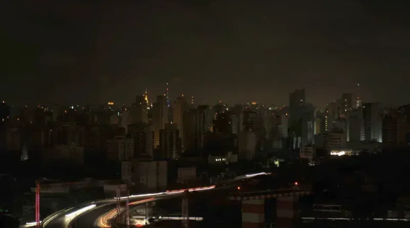 Falta de energia atinge 6,8 mil casas em São Paulo