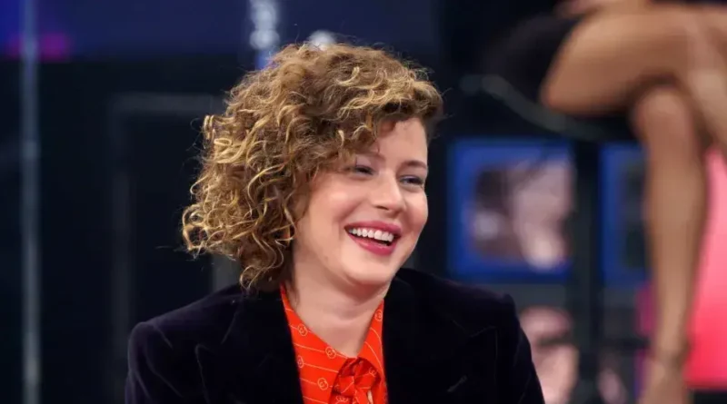 Filha de Leandra Leal sente ciúmes das cenas de beijo na novela