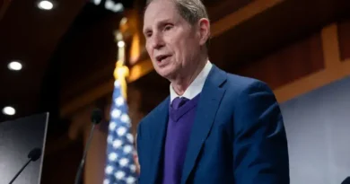 Filho de senador democrata é implicado em e-mails com Jeffrey Epstein