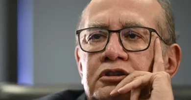 Gilmar Mendes elogia Jorge Messias após rejeição no Senado