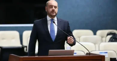 Governador interino do RJ inicia auditoria e suspende novos contratos