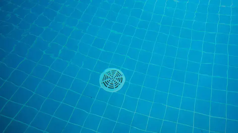 Menina de 12 anos morre após incidente em piscina em SP