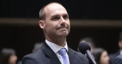 Ministro Dino Vota por Condenação de Eduardo Bolsonaro por Difamação