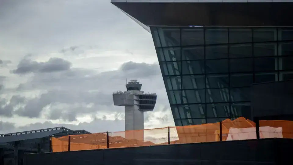 Passageira dá à luz a bebê a bordo de avião da Caribbean Airlines