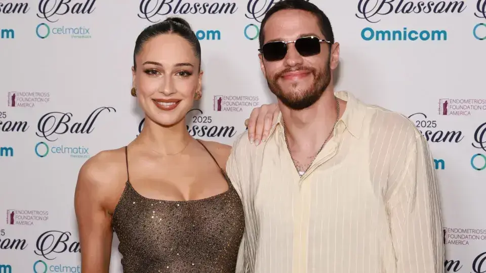 Pete Davidson fala sobre ser pai e pornografia: “É difícil ver na frente dela”