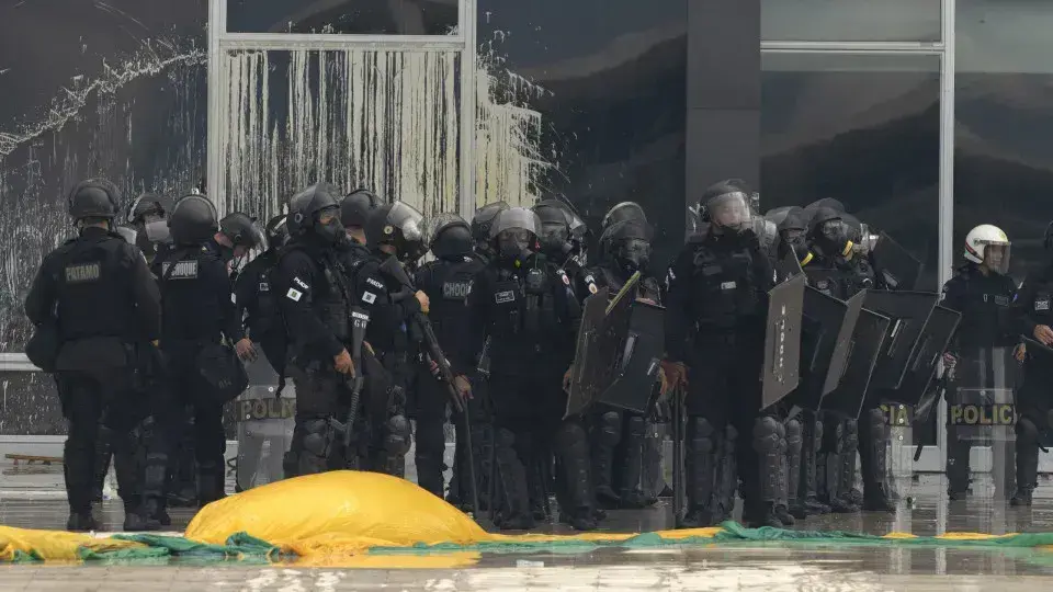 PM do Distrito Federal expulsa cinco coronéis condenados por omissão