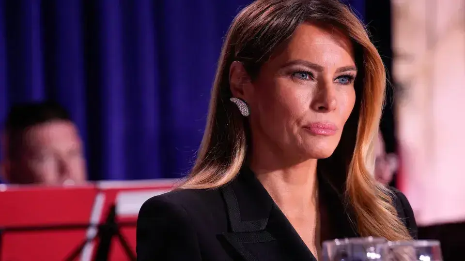 Reação de Melania Trump após tiros no jantar da Casa Branca viraliza
