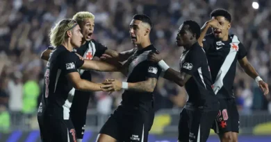 Spinelli brilha com gols e garante vitória do Vasco na Copa do Brasil