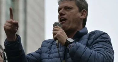 Tarcísio supera Haddad em disputa, mas avaliação do governo piora