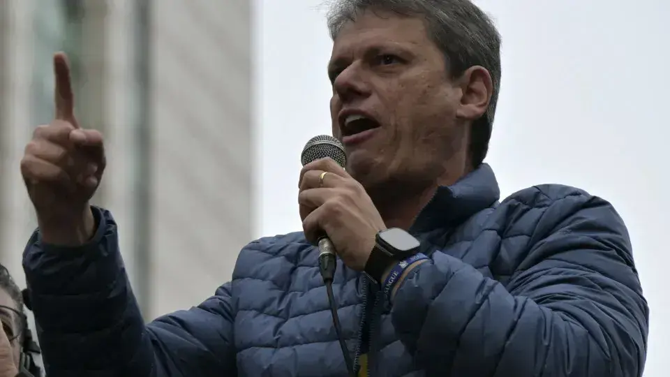 Tarcísio supera Haddad em disputa, mas avaliação do governo piora