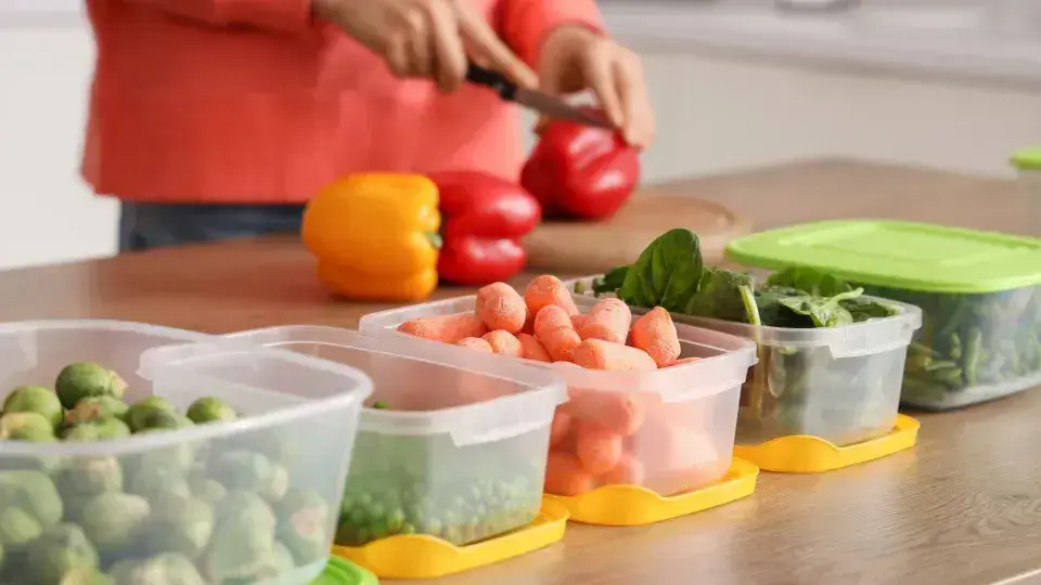 Três utensílios que cardiologistas evitam na cozinha para proteger seu coração