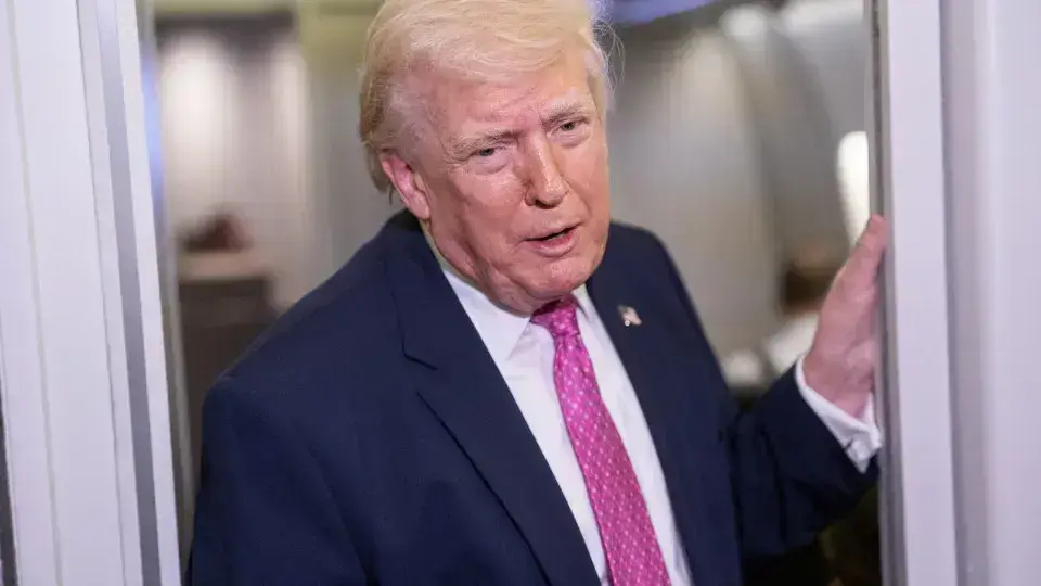 Trump autoriza ataques a embarcações que lançam minas no Estreito de Hormuz