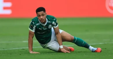 Vitor Roque passará por cirurgia e desfalca Palmeiras até a Copa