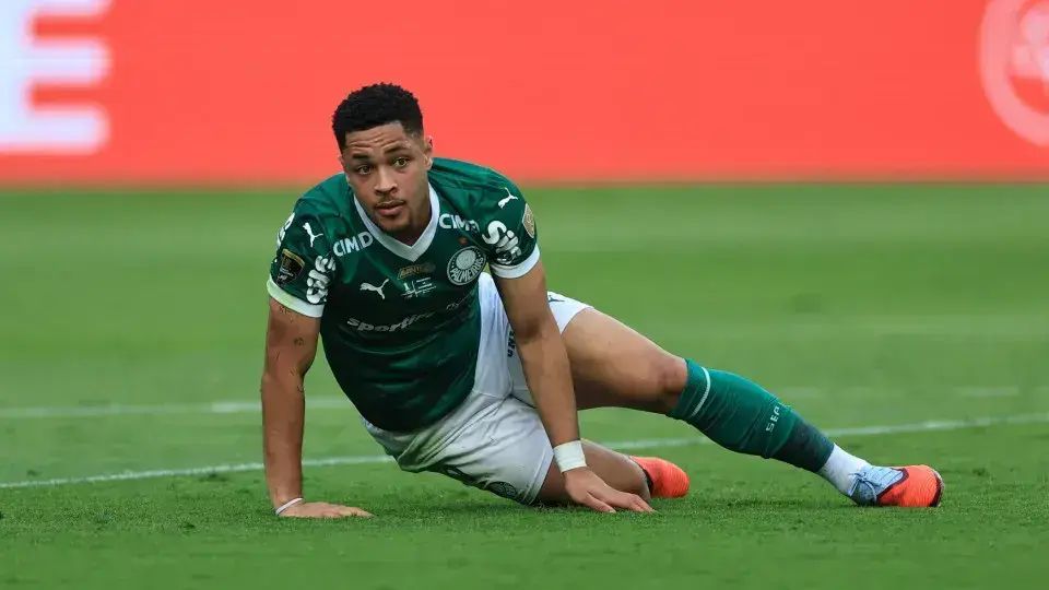 Vitor Roque passará por cirurgia e desfalca Palmeiras até a Copa