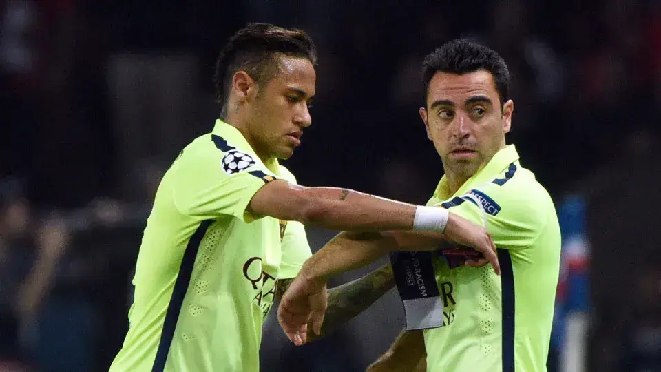 Xavi destaca Neymar como o jogador mais próximo de Messi que já viu.