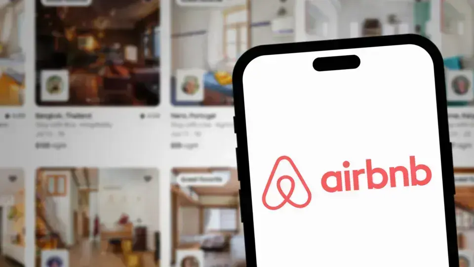 Airbnb expande serviços com hotéis e aluguel de carros em resposta à pressão