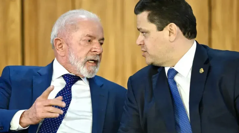 Alcolumbre busca reaproximação com Lula após rejeição de Messias