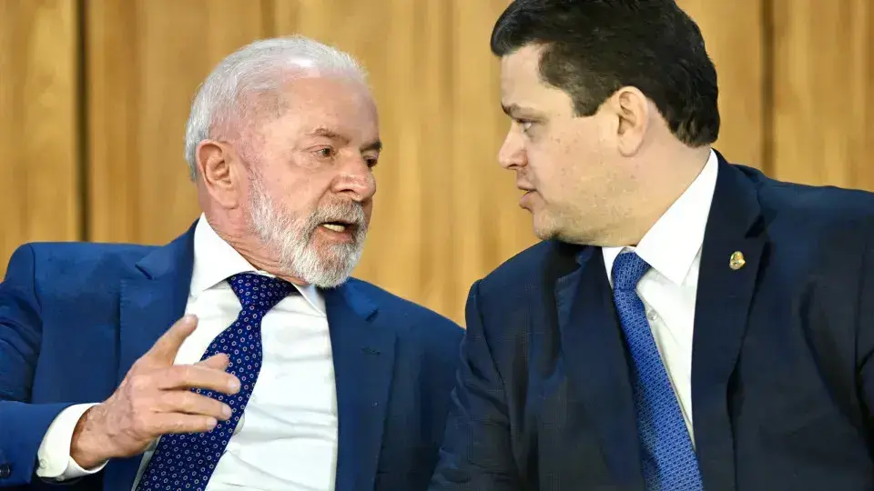 Alcolumbre busca reaproximação com Lula após rejeição de Messias