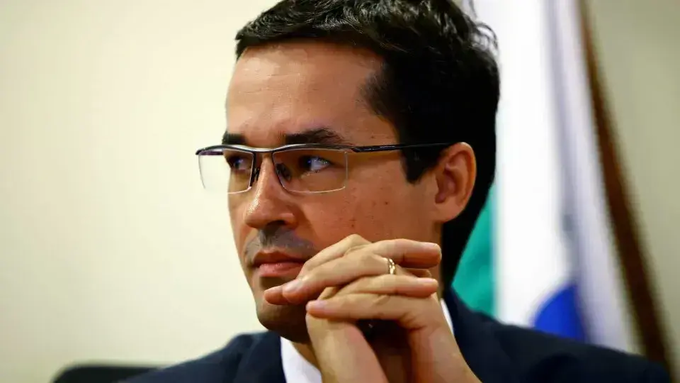 Aliados de Dallagnol criticam vídeo de Zema contra Flávio Bolsonaro