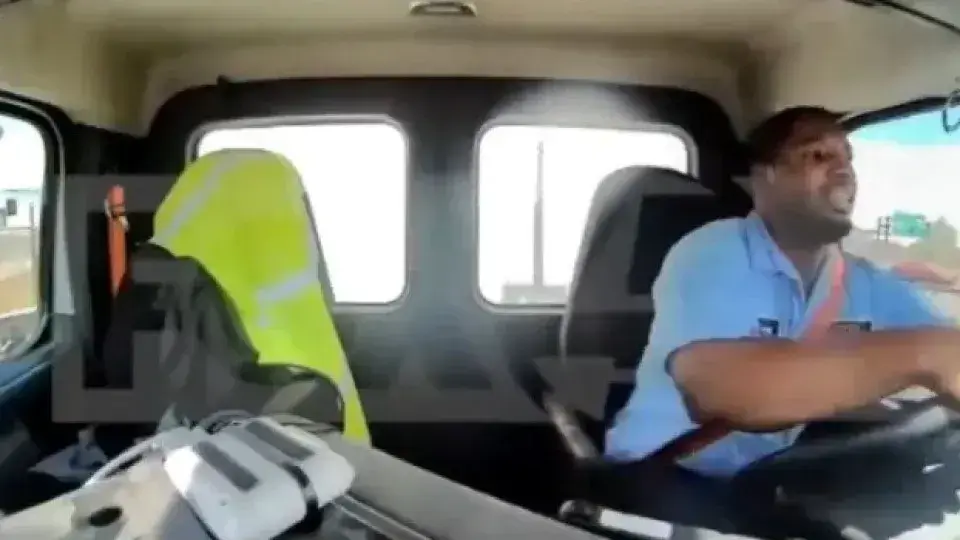 Avião da United Airlines colide com caminhão durante o pouso em Newark