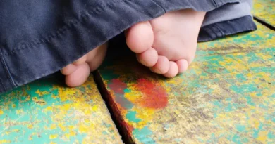 Bebê morre atropelado pelo pai em tragédia doméstica em Chapecó