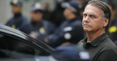 Bolsonaro apresenta boa evolução após cirurgia e continua internado