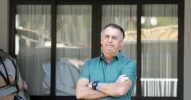 Bolsonaro tem alta e retorna à prisão domiciliar após cirurgia no ombro