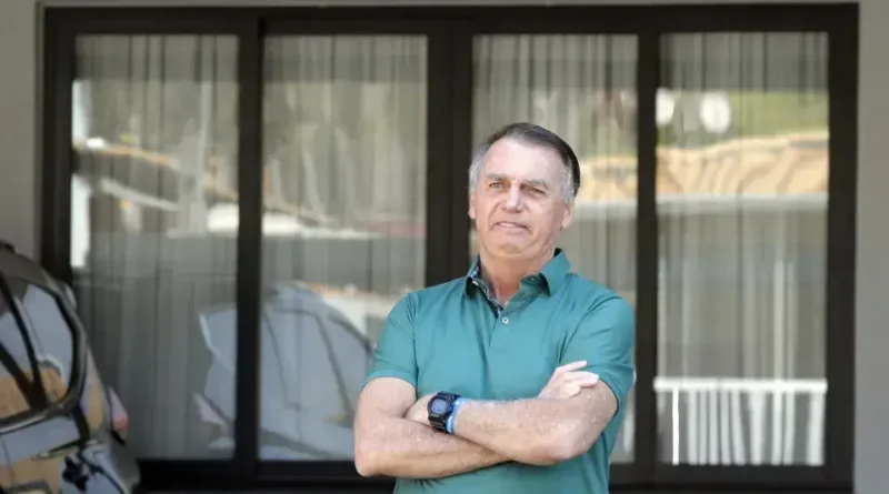 Bolsonaro tem alta e retorna à prisão domiciliar após cirurgia no ombro