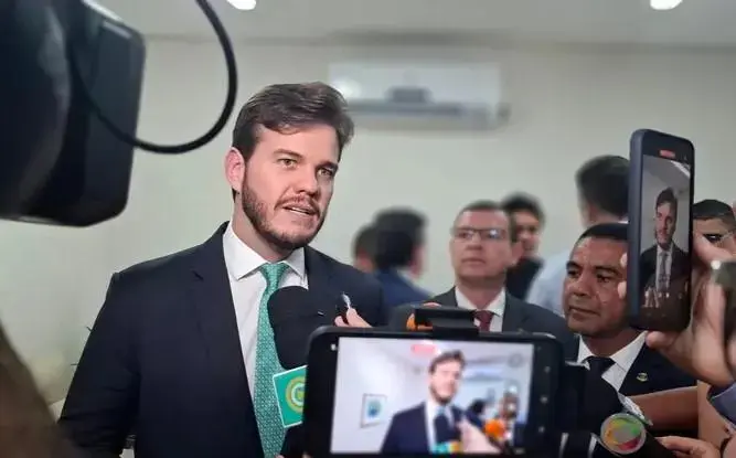 Bruno anuncia 1000 vagas em concurso público em Campina Grande