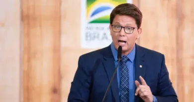 Câmara informa ao STF sobre viagens não autorizadas de Mário Frias