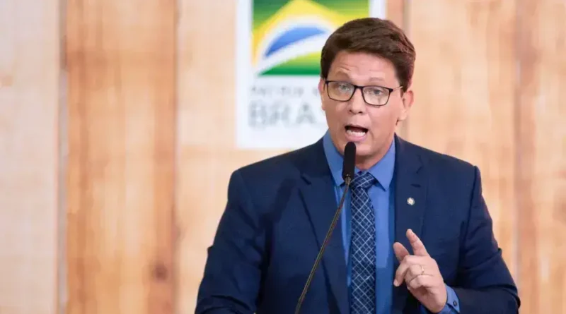 Câmara informa ao STF sobre viagens não autorizadas de Mário Frias