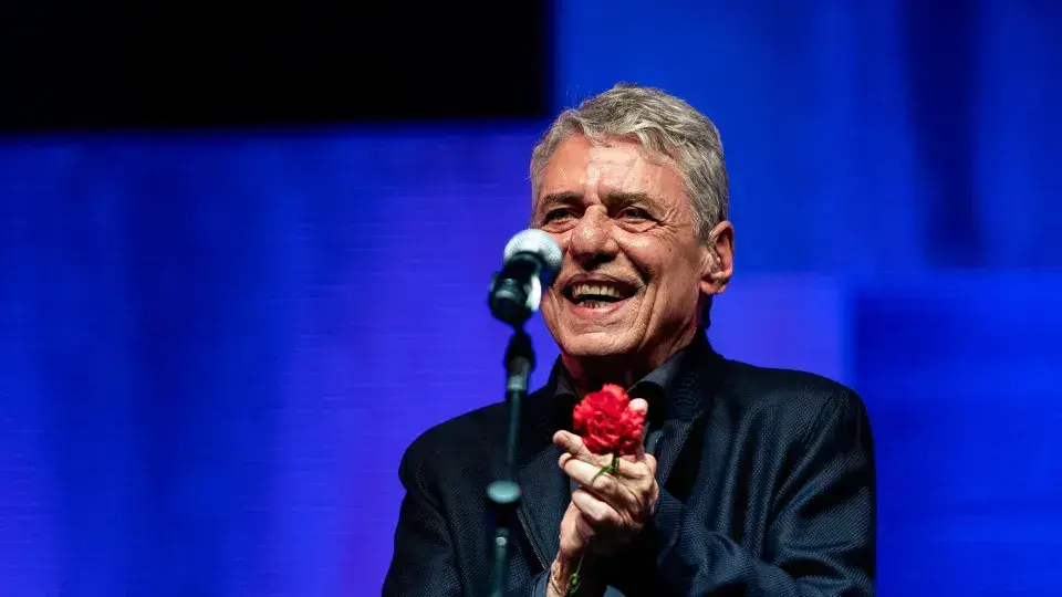 Chico Buarque vence o Meta e defende seus direitos autorais