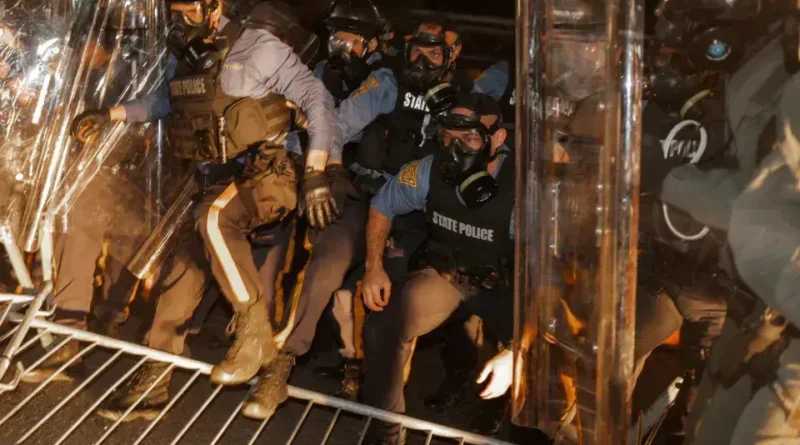 Confrontos em Centro de Detenção de Imigrantes em New Jersey