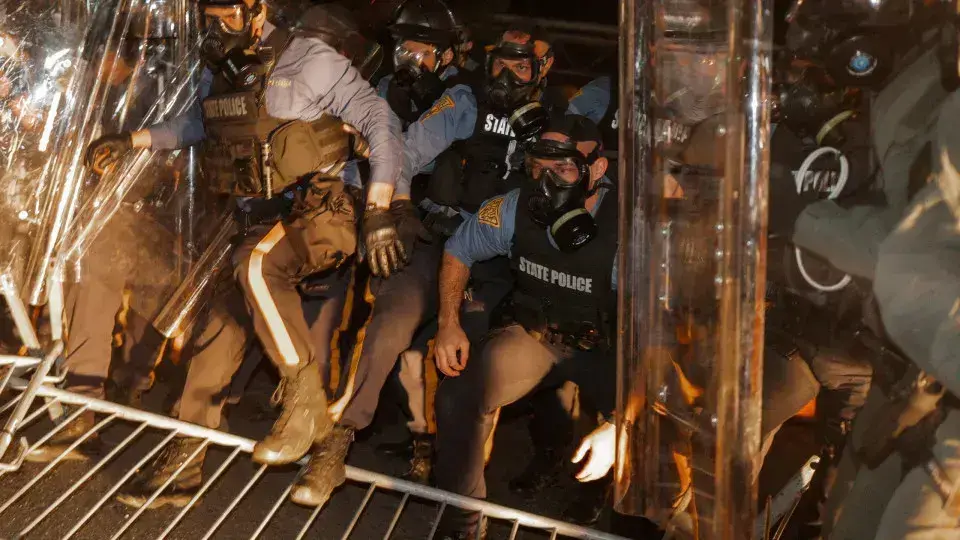 Confrontos em Centro de Detenção de Imigrantes em New Jersey