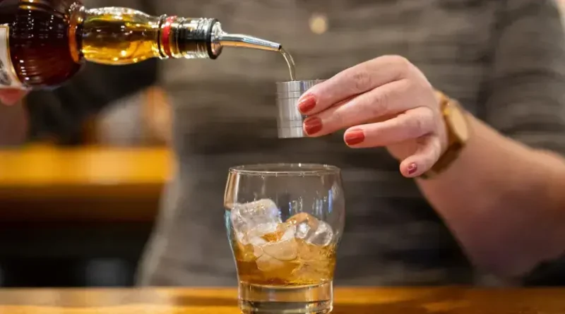 Consumo elevado de álcool e ultraprocessados preocupa Brasil até 2030