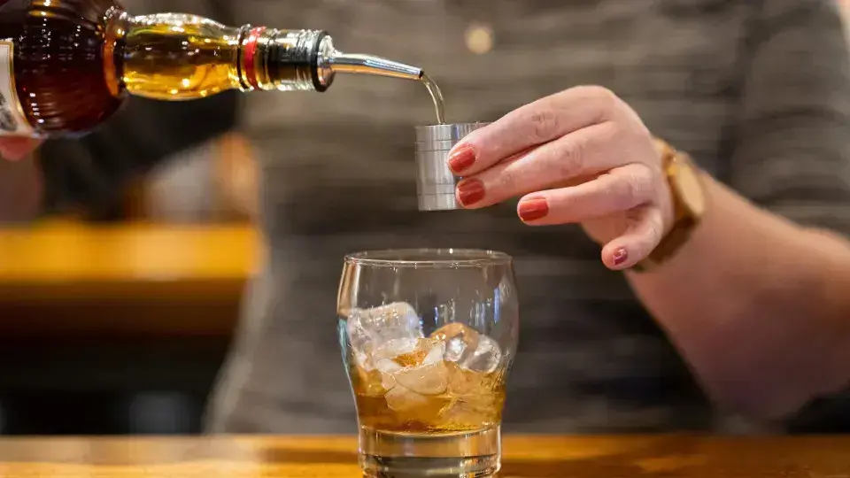 Consumo elevado de álcool e ultraprocessados preocupa Brasil até 2030